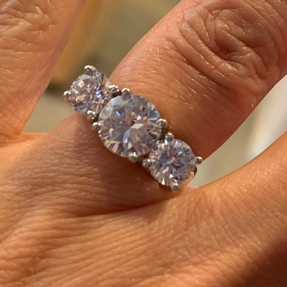 3 stone Wedding Band size 5 6 7 8 9 - Picture 8 of 9